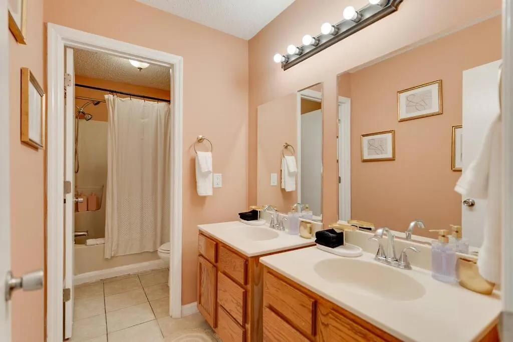 Cozy & Fun Apartment By Broadway, Room For 8! Nashville