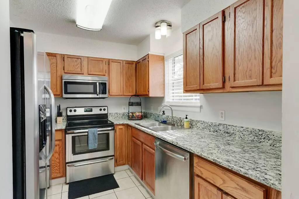 Cozy & Fun Apartment By Broadway, Room For 8! Nashville
