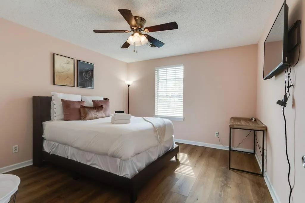Cozy & Fun Apartment By Broadway, Room For 8! Nashville
