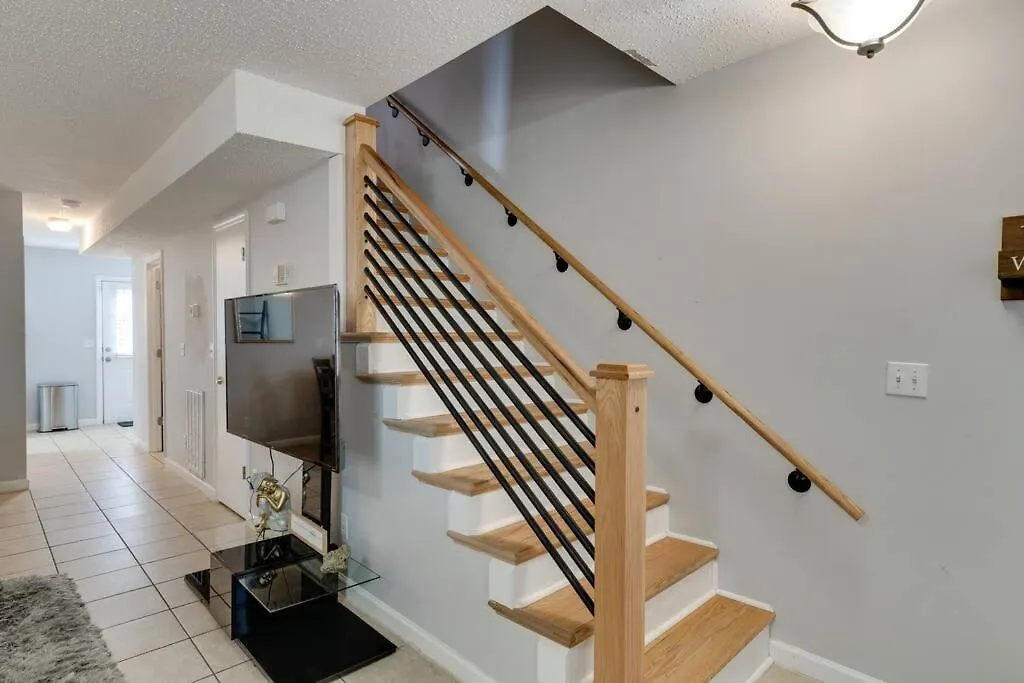 Cozy & Fun Apartment By Broadway, Room For 8! Nashville USA